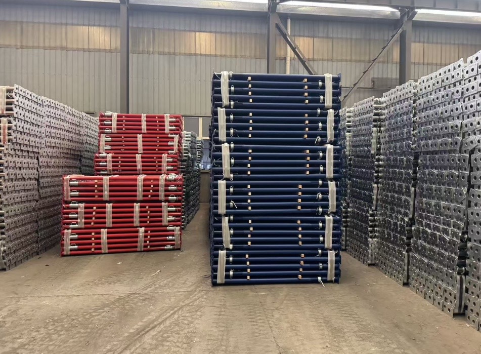 painted-colorful-steel-props-adjustable-shoring-props-warehouse